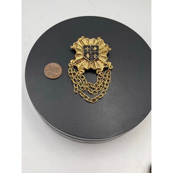 Vintage Unsigned Brushed Gold Tone Sheild Enamel Dangle Regal Chain
Brooch - Picture 3 of 7
